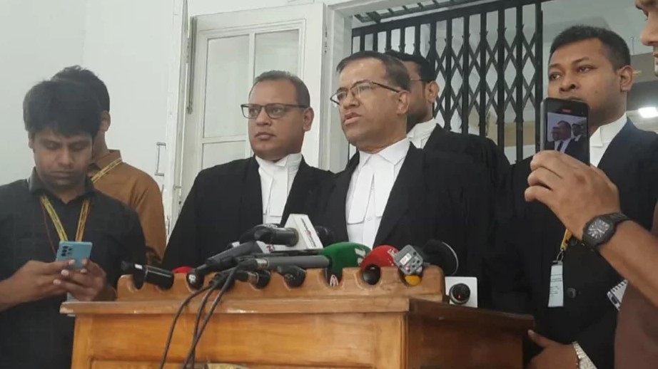 ‘প্রসিকিউশন বলেছে গ্রেপ্তার, আমরা বলি আত্মসমর্পণ’